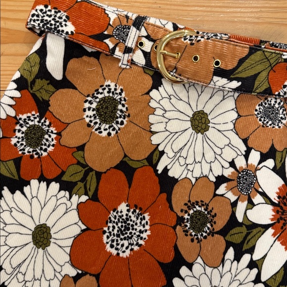 Show me your MUMU floral mini skirt - Picture 4 of 5